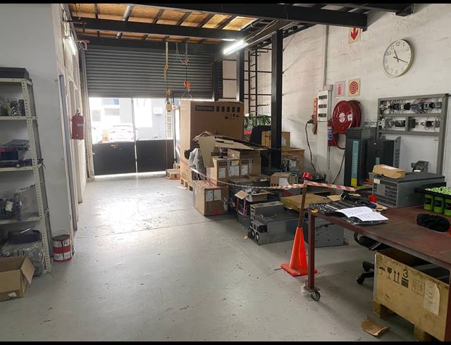 383M² MINI FACTORY TO LET IN MAXMEAD